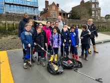 Prep Eco-Committee go litter picking on the Thames